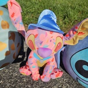 Disney Parks Stitch Crashes Pocahontaa